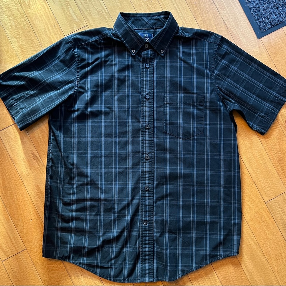 Short sleeve button up